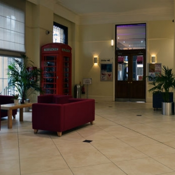 Facilities include use of communal laundry rooms and a restaurant